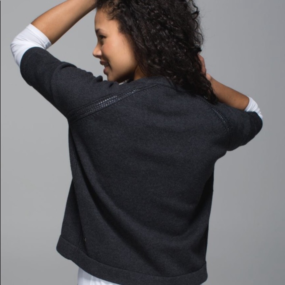 Lululemon Women’s 8-10, Bhakti Reality Short Sleeve, Heathered Black, GUC